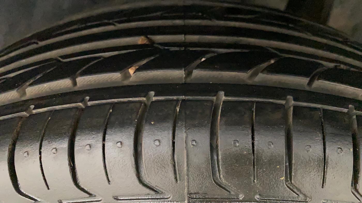 2018 Maruti Dzire VXI, Petrol, Manual, 38,445 km, Left Rear Tyre Tread