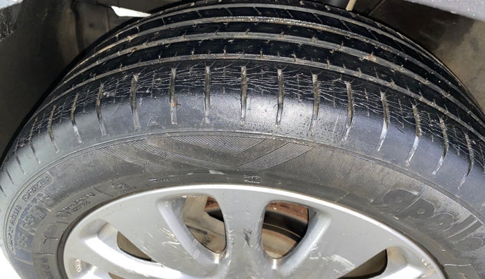 2016 Maruti Baleno ALPHA PETROL 1.2, Petrol, Manual, 44,216 km, Left Front Tyre Tread