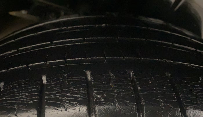 2016 Maruti Ciaz ZXI+, Petrol, Manual, 35,951 km, Right Rear Tyre Tread