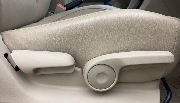 2016 Maruti Ciaz ZXI+, Petrol, Manual, 35,951 km, Driver Side Adjustment Panel