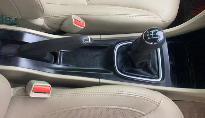 2016 Maruti Ciaz ZXI+, Petrol, Manual, 35,951 km, Gear Lever