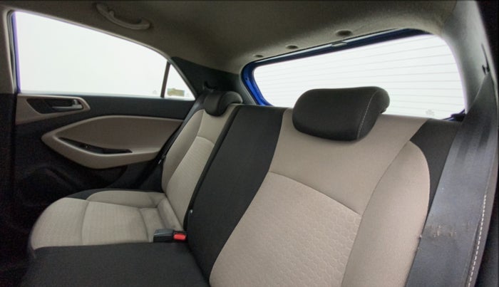 2016 Hyundai Elite i20 ASTA 1.4 CRDI (O), Diesel, Manual, 86,715 km, Right Side Rear Door Cabin
