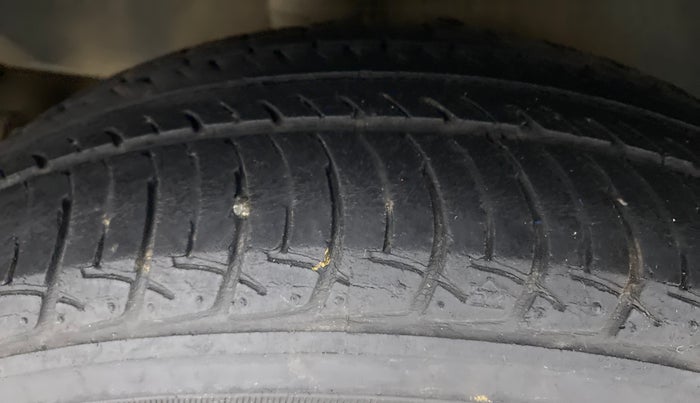 2015 Nissan Micra Active XV S, Petrol, Manual, 37,186 km, Right Rear Tyre Tread