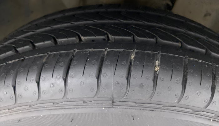 2015 Nissan Micra Active XV S, Petrol, Manual, 37,186 km, Right Front Tyre Tread