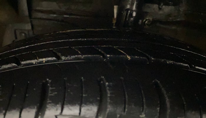 2015 Maruti Ciaz VDI +, Diesel, Manual, 75,134 km, Left Front Tyre Tread