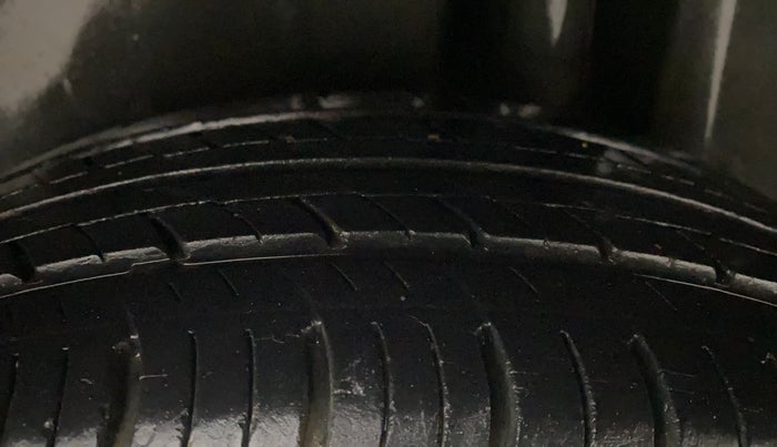 2015 Maruti Ciaz VDI +, Diesel, Manual, 75,134 km, Left Rear Tyre Tread