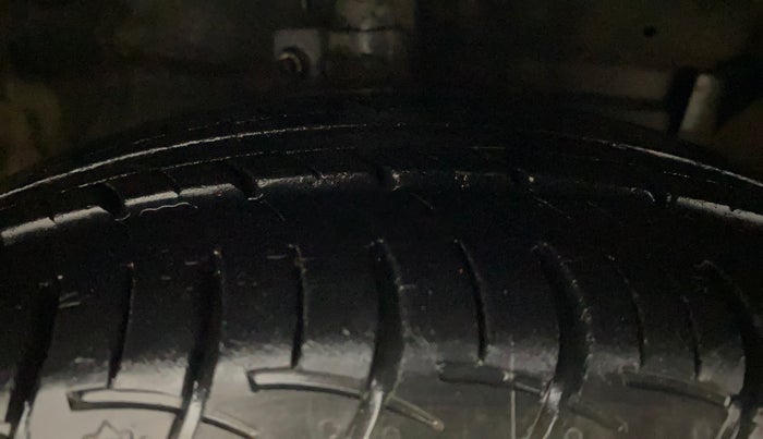 2015 Maruti Ciaz VDI +, Diesel, Manual, 75,134 km, Right Front Tyre Tread