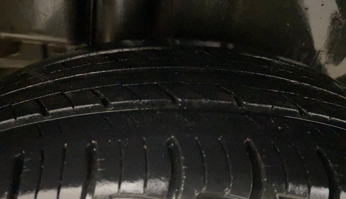 2015 Maruti Ciaz VDI +, Diesel, Manual, 75,134 km, Right Rear Tyre Tread