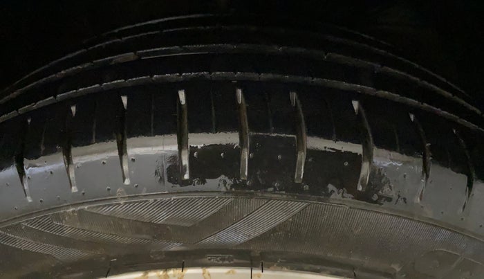 2019 Toyota Glanza G, Petrol, Manual, 35,522 km, Right Front Tyre Tread