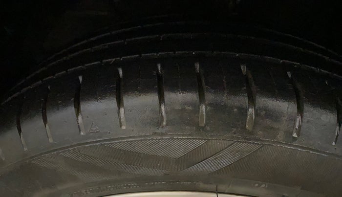 2019 Toyota Glanza G, Petrol, Manual, 35,522 km, Left Front Tyre Tread