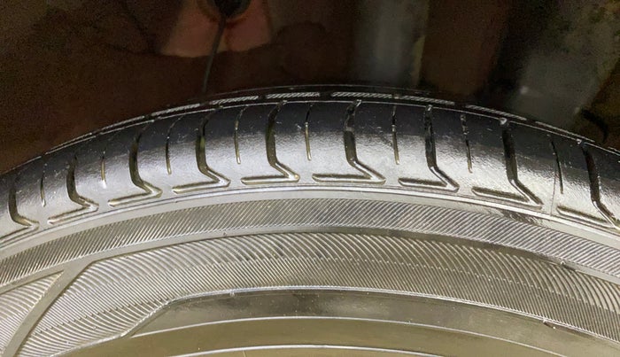 2015 Hyundai Xcent SX 1.2 (O), Petrol, Manual, 72,851 km, Left Rear Tyre Tread