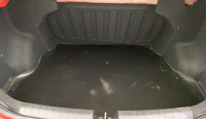 2015 Hyundai Xcent SX 1.2 (O), Petrol, Manual, 72,851 km, Boot Inside