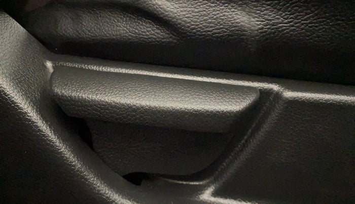 2014 Hyundai Eon ERA +, Petrol, Manual, 74,909 km, Driver Side Adjustment Panel