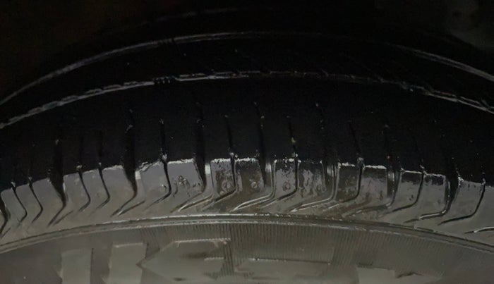 2014 Hyundai Eon ERA +, Petrol, Manual, 74,909 km, Right Front Tyre Tread