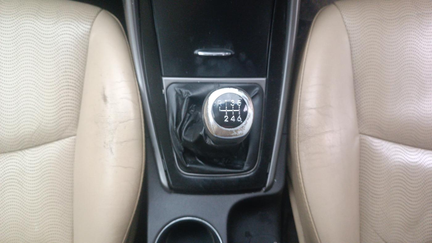 2013 Hyundai New Elantra 1.8 SX MT VTVT, Petrol, Manual, 1,25,457 km, Gear Lever