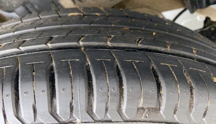 2021 Maruti Swift VXI D, Petrol, Manual, 3,967 km, Right Rear Tyre Tread