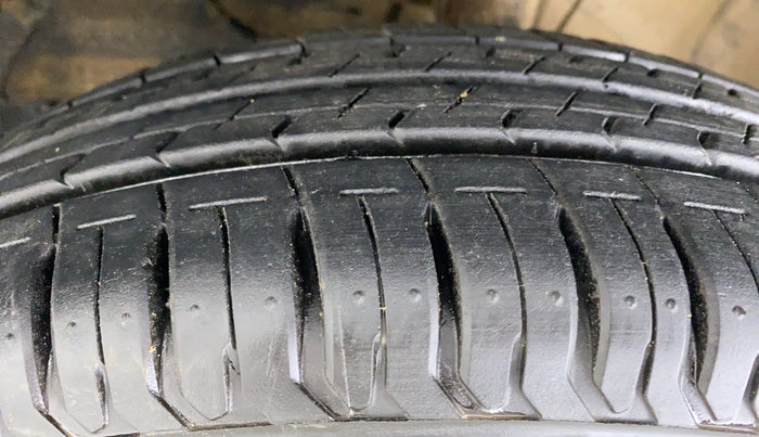2021 Maruti Swift VXI D, Petrol, Manual, 3,967 km, Left Front Tyre Tread