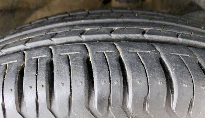 2021 Maruti Swift VXI D, Petrol, Manual, 3,967 km, Right Front Tyre Tread