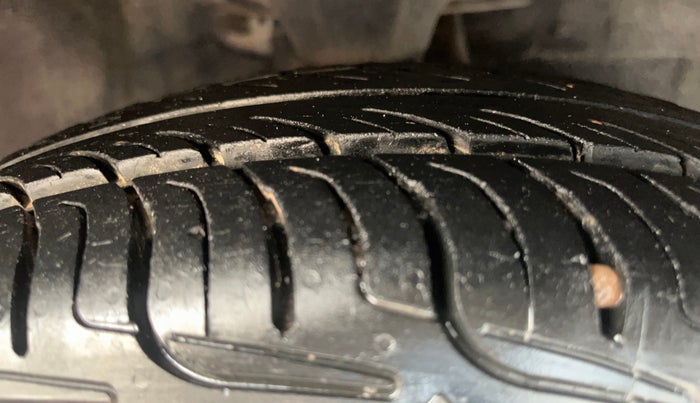 2012 Hyundai i10 ERA 1.1, Petrol, Manual, 97,752 km, Right Front Tyre Tread