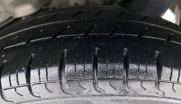 2015 Hyundai Eon ERA PLUS, Petrol, Manual, 29,170 km, Left Rear Tyre Tread