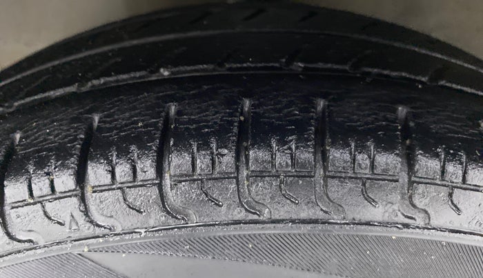 2015 Hyundai Eon ERA PLUS, Petrol, Manual, 29,170 km, Left Front Tyre Tread