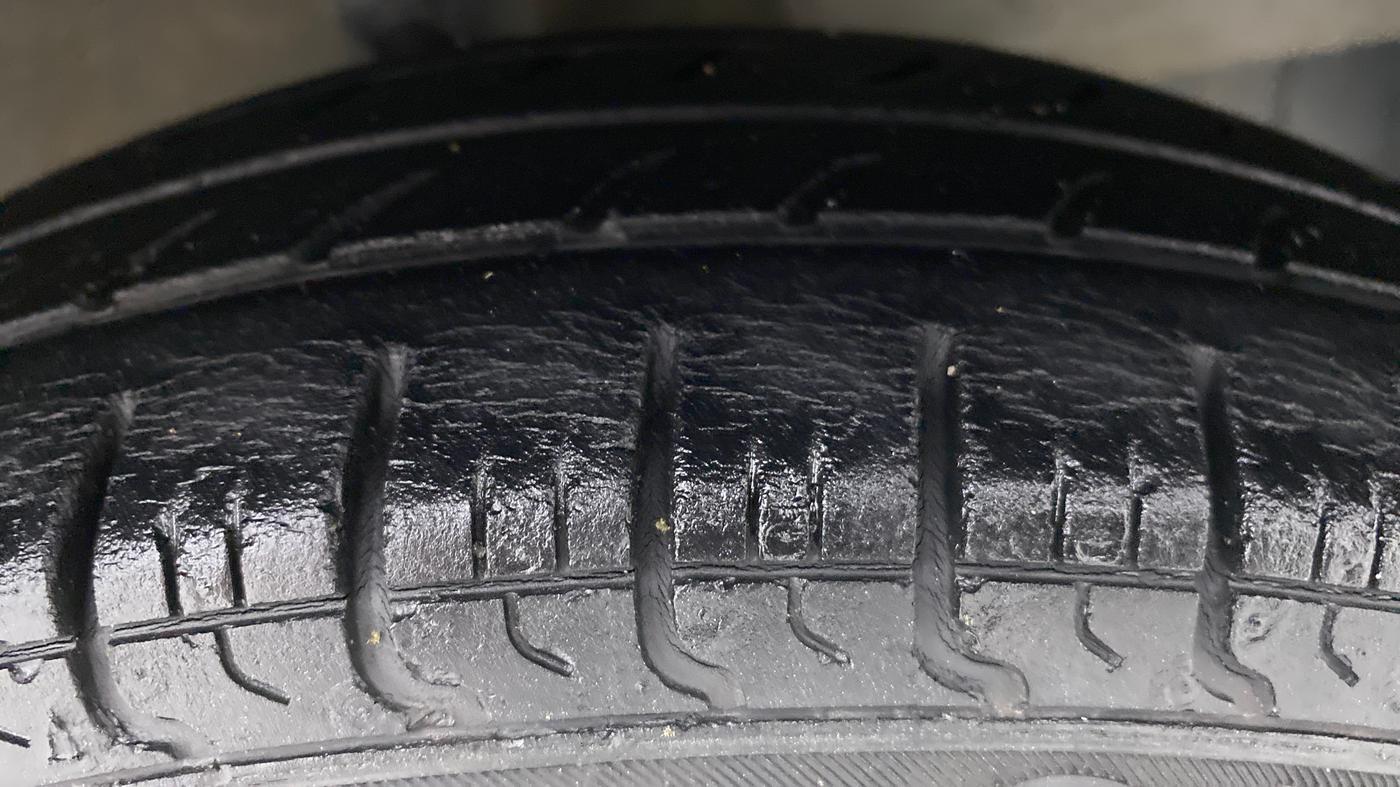 2015 Hyundai Eon ERA PLUS, Petrol, Manual, 29,170 km, Right Front Tyre Tread