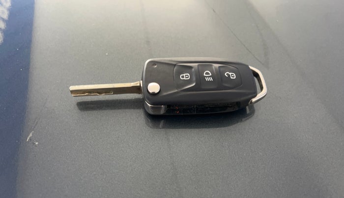 2021 Tata NEXON XZ PETROL, Petrol, Manual, 31,764 km, Key Close Up