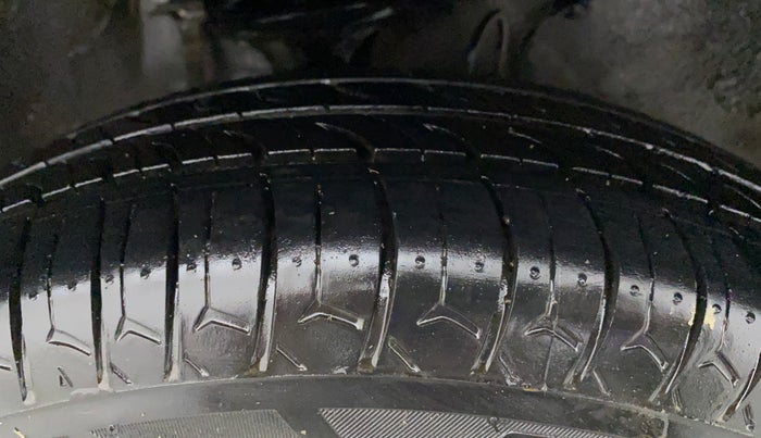 2021 Maruti Alto LXI CNG, CNG, Manual, 86,517 km, Right Front Tyre Tread