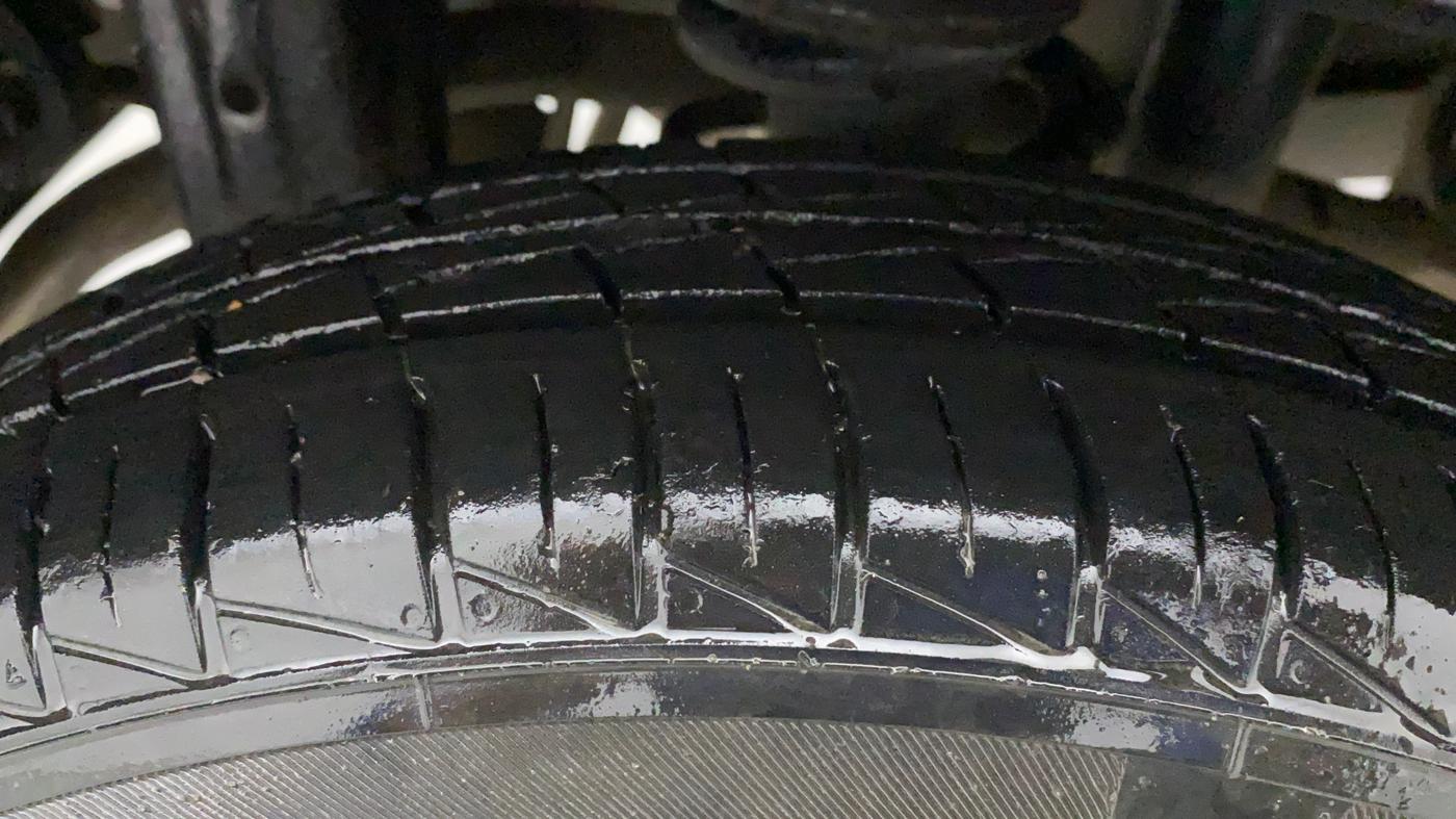 2021 Maruti Alto LXI CNG, CNG, Manual, 86,517 km, Right Rear Tyre Tread