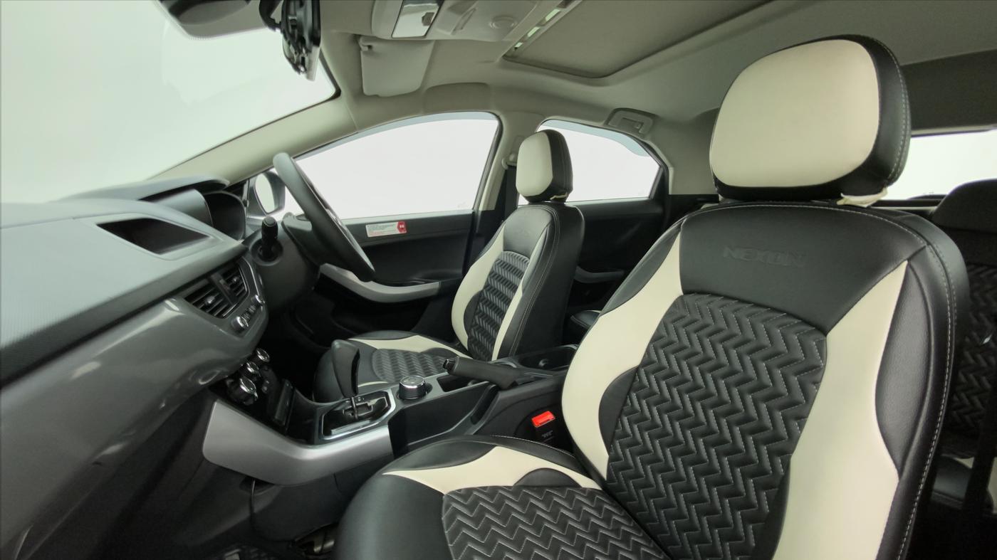 2022 Tata NEXON XMA SUNROOF DIESEL, Diesel, Automatic, 26,596 km, Right Side Front Door Cabin