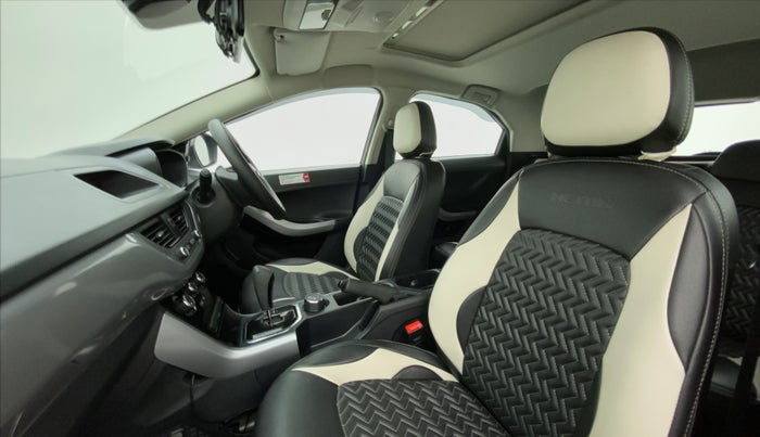 2022 Tata NEXON XMA SUNROOF DIESEL, Diesel, Automatic, 26,596 km, Right Side Front Door Cabin