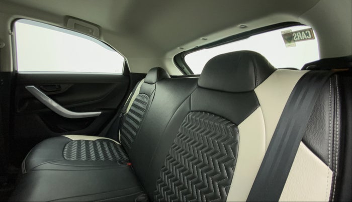 2022 Tata NEXON XMA SUNROOF DIESEL, Diesel, Automatic, 26,596 km, Right Side Rear Door Cabin