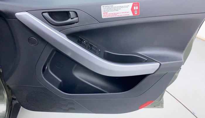 2022 Tata NEXON XMA SUNROOF DIESEL, Diesel, Automatic, 26,596 km, Driver Side Door Panels Control