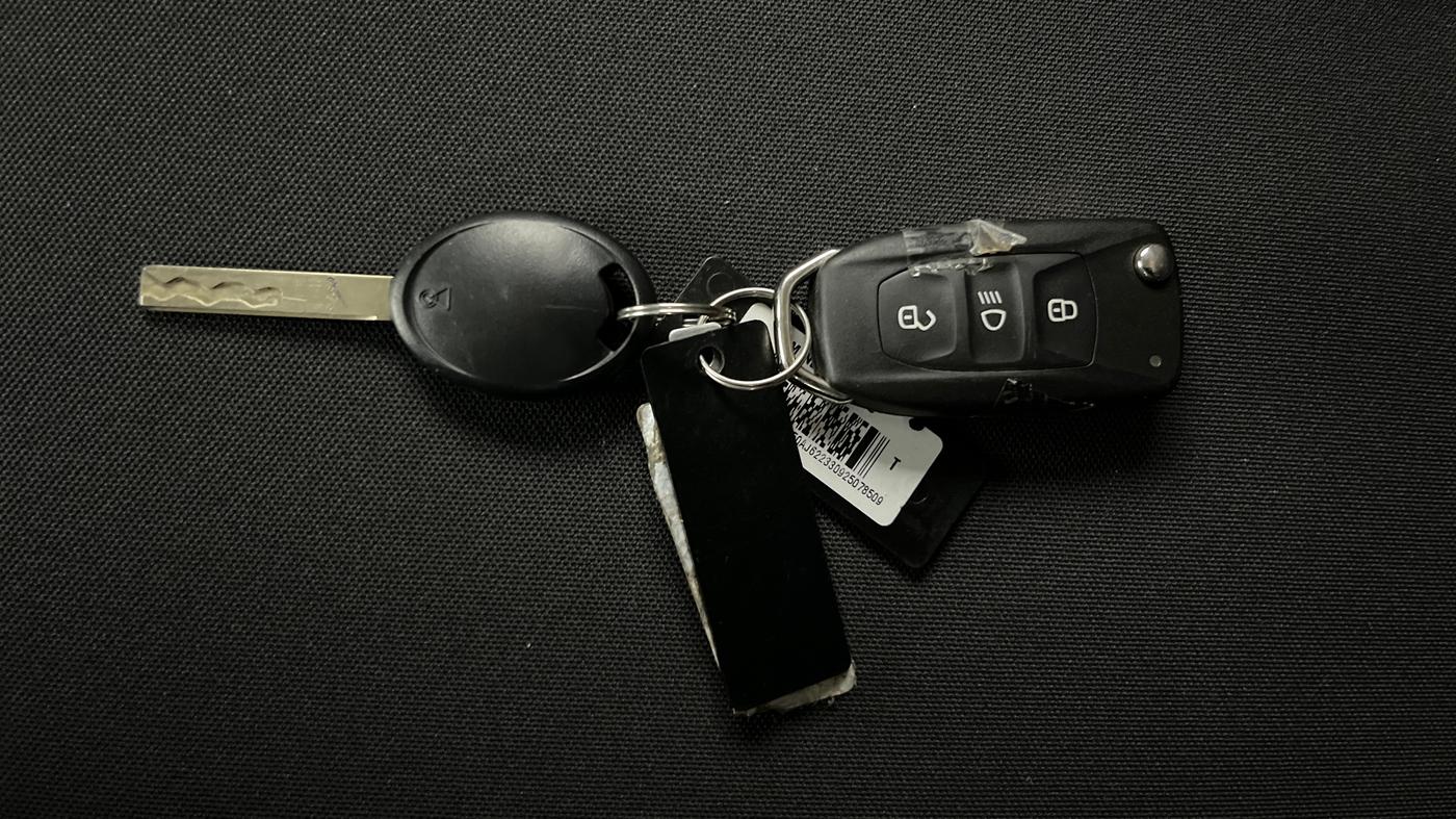 2025 Tata PUNCH Adventure (S), Petrol, Manual, 5,920 km, Key Close Up