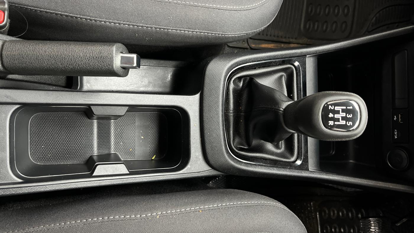 2025 Tata PUNCH Adventure (S), Petrol, Manual, 5,920 km, Gear Lever