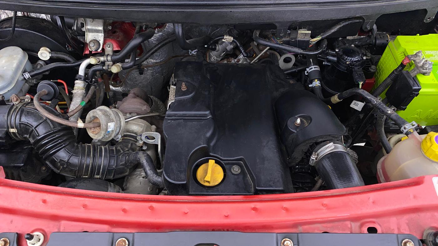 2017 Mahindra TUV300 T8, Diesel, Manual, 47,261 km, Engine View