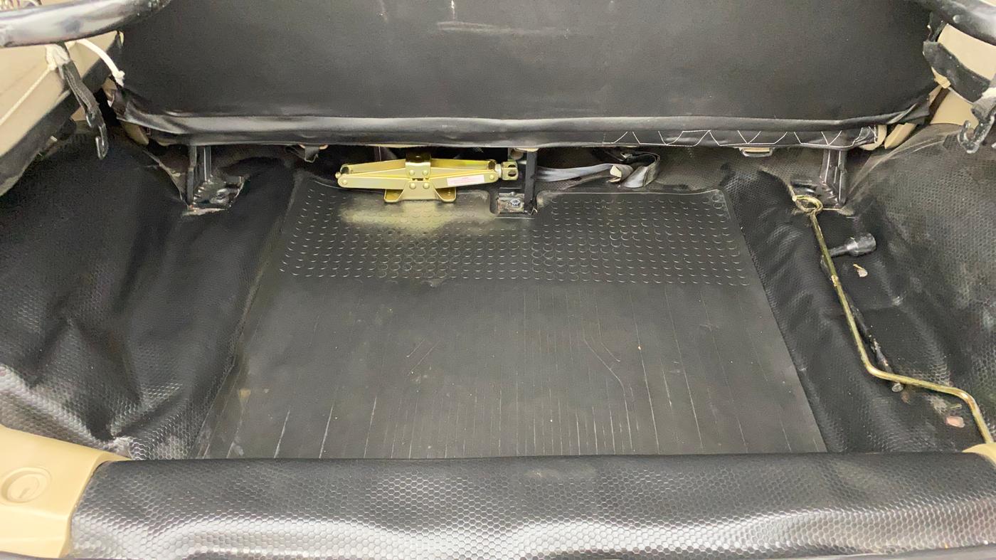 2017 Mahindra TUV300 T8, Diesel, Manual, 47,261 km, Boot Inside
