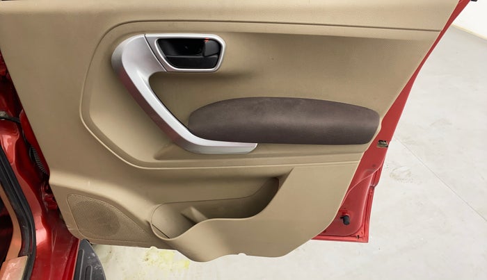 2017 Mahindra TUV300 T8, Diesel, Manual, 47,261 km, Driver Side Door Panels Control