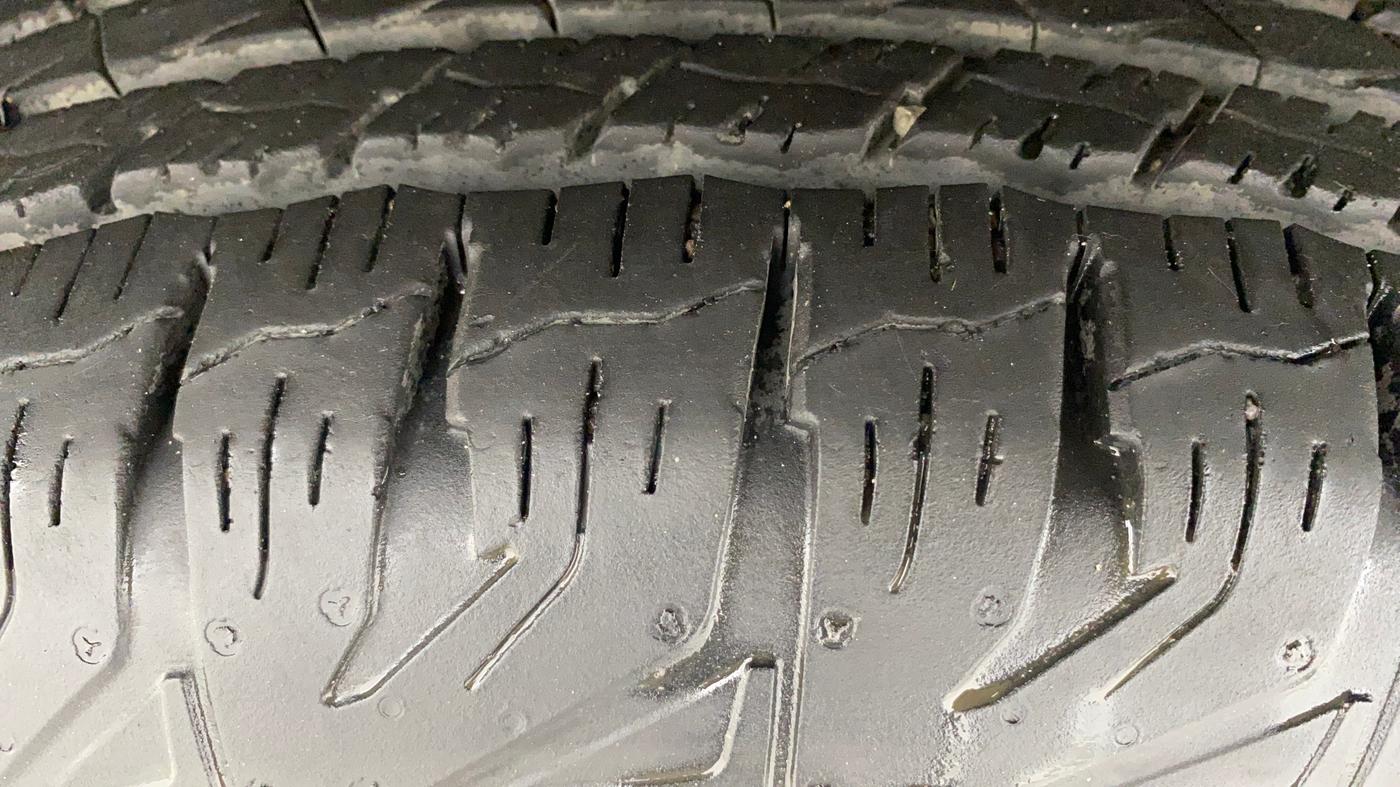 2017 Mahindra TUV300 T8, Diesel, Manual, 47,261 km, Left Front Tyre Tread