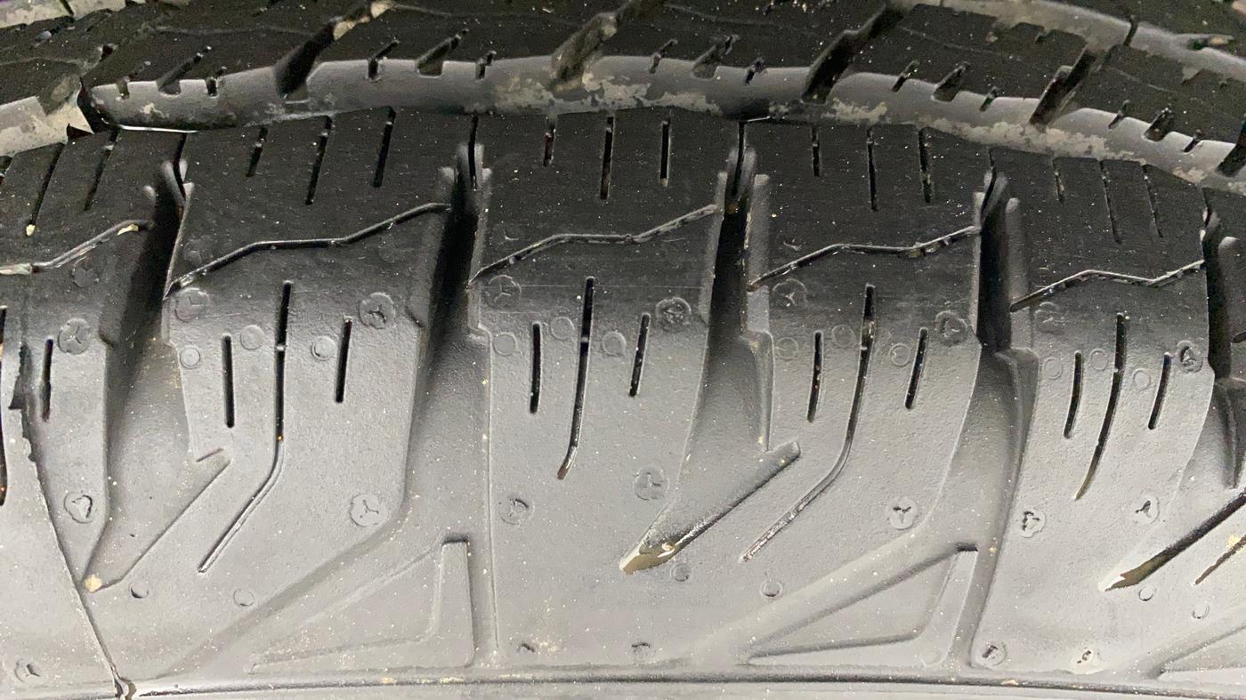 2017 Mahindra TUV300 T8, Diesel, Manual, 47,261 km, Left Rear Tyre Tread