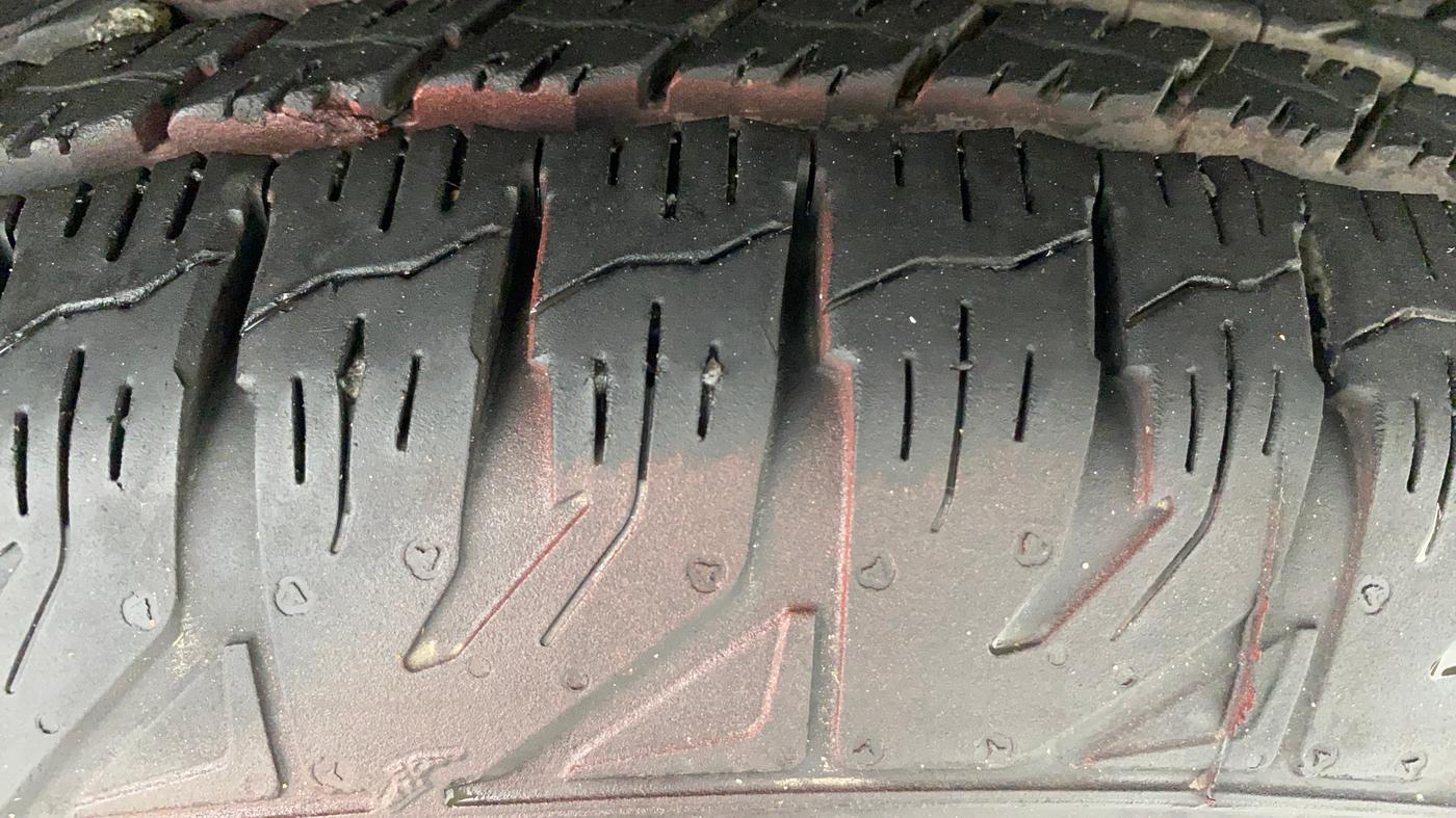 2017 Mahindra TUV300 T8, Diesel, Manual, 47,261 km, Right Front Tyre Tread