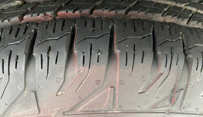 2017 Mahindra TUV300 T8, Diesel, Manual, 47,261 km, Right Front Tyre Tread