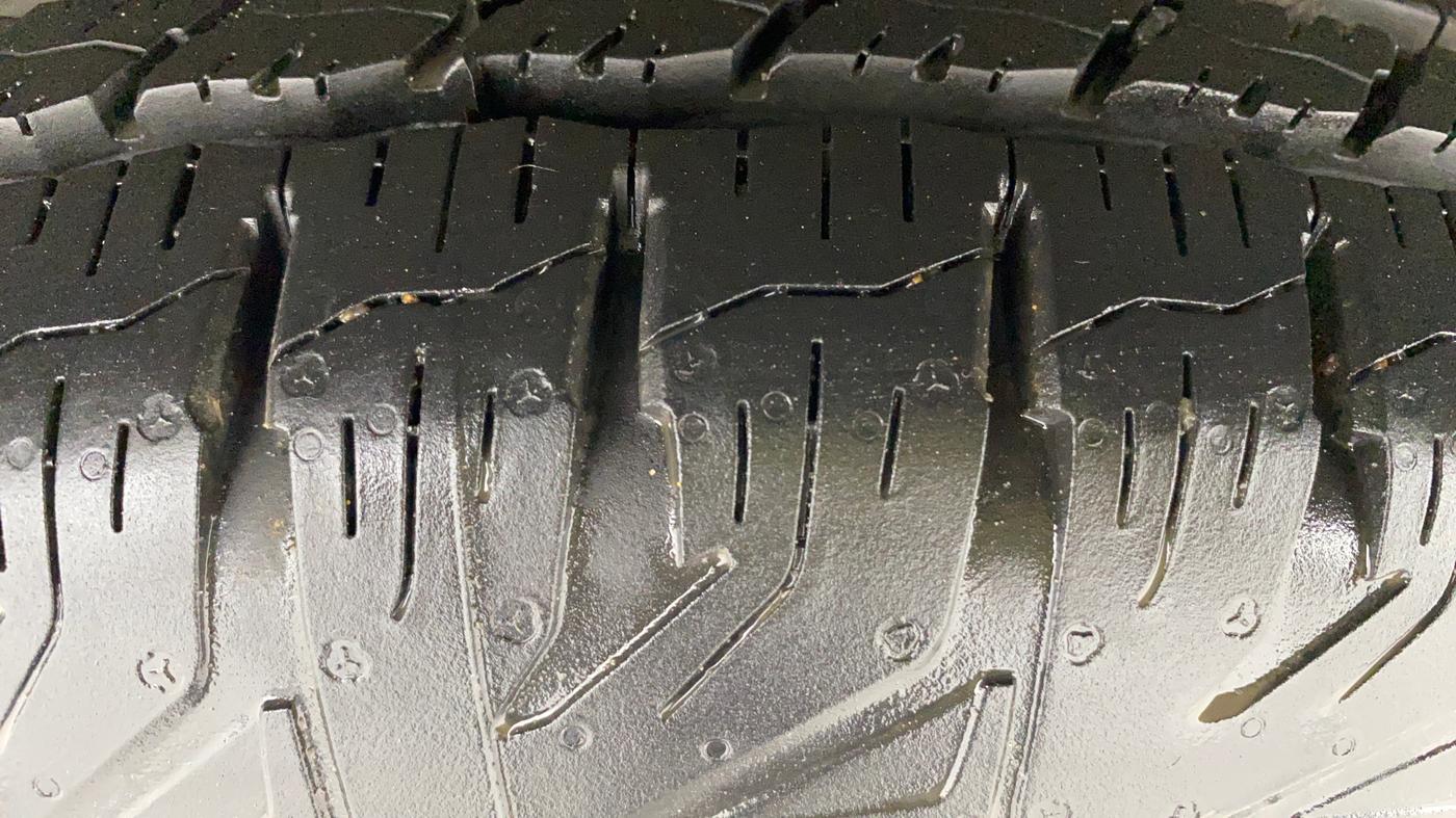 2017 Mahindra TUV300 T8, Diesel, Manual, 47,261 km, Right Rear Tyre Tread