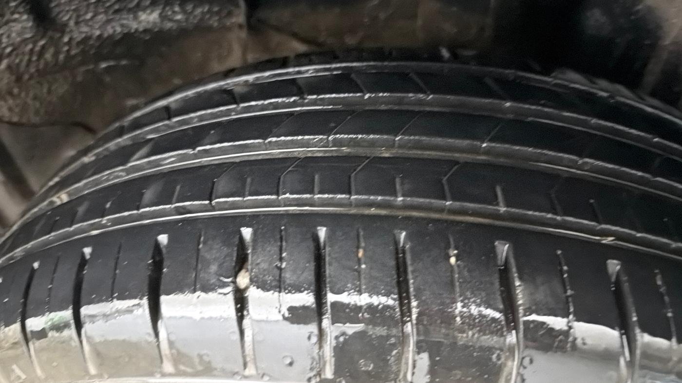 2024 Tata PUNCH ACCOMPLISHED DAZZLE PACK AMT, Petrol, Automatic, 26,229 km, Left Rear Tyre Tread