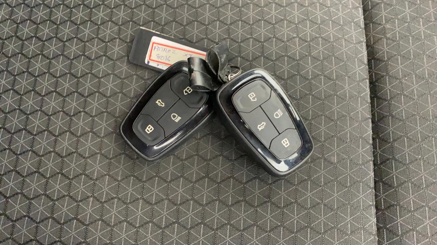 2023 Tata ALTROZ XT PETROL, Petrol, Manual, 14,624 km, Key Close Up