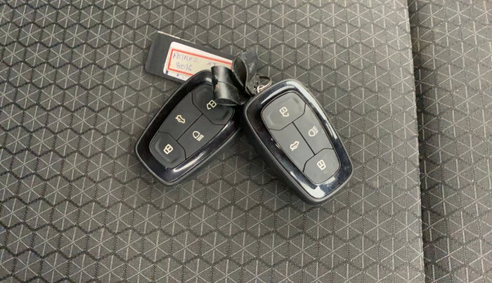 2023 Tata ALTROZ XT PETROL, Petrol, Manual, 14,624 km, Key Close Up