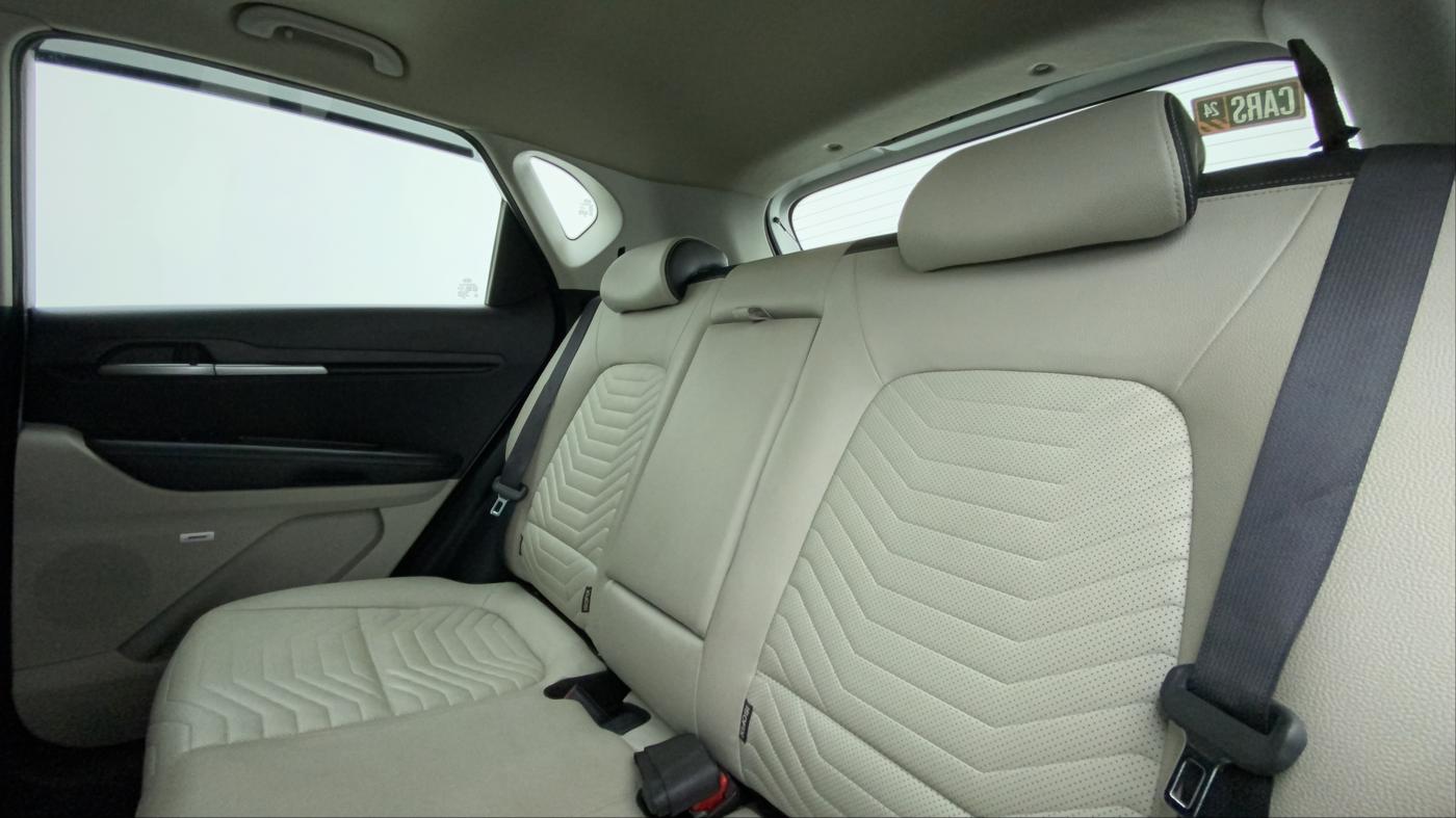 2021 KIA SONET HTX PLUS 1.5, Diesel, Manual, 28,073 km, Right Side Rear Door Cabin