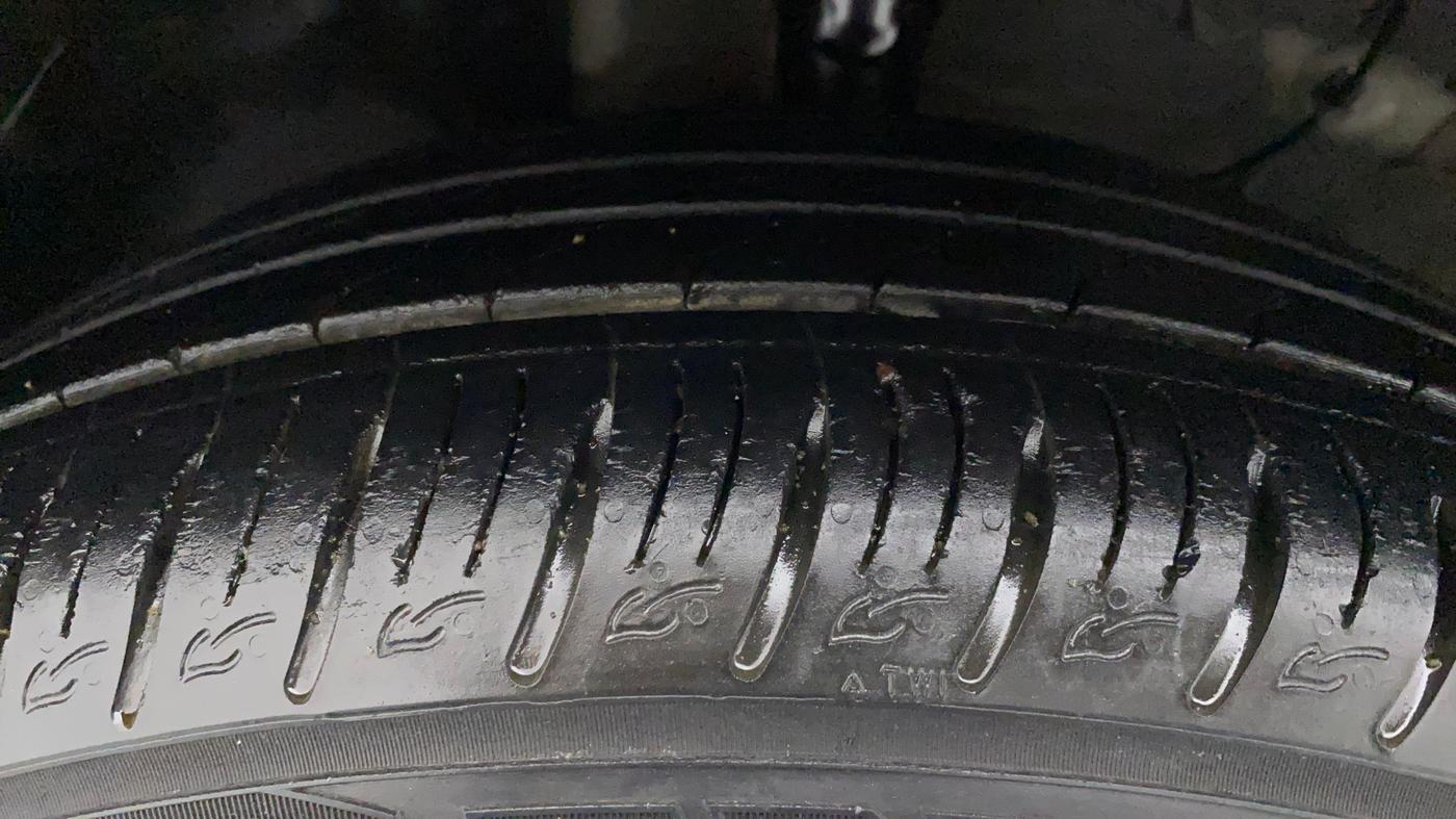 2021 KIA SONET HTX PLUS 1.5, Diesel, Manual, 28,073 km, Left Front Tyre Tread