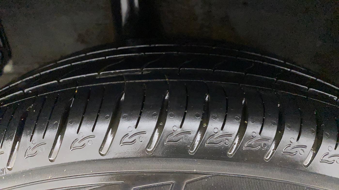 2021 KIA SONET HTX PLUS 1.5, Diesel, Manual, 28,073 km, Right Rear Tyre Tread