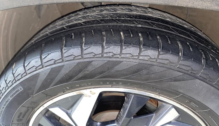 2020 Hyundai Creta SX (O) AT 1.5 DIESEL, Diesel, Automatic, 92,488 km, Left Front Tyre Tread